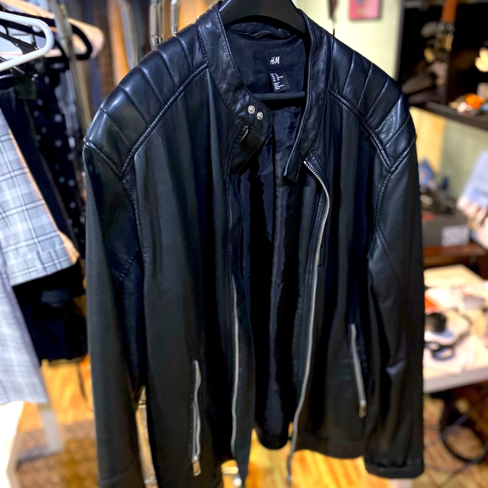 H&M Faux Leather Biker Jacket:🔥🔥🔥LIKE NEW🔥🔥🔥